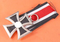 Eisernes Kreuz 2.Klasse 1939 (13) am Band - MINT CONDITION