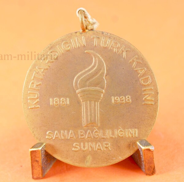 Medaille Atatürk 10 Kasim 1938 Kurtardigin Türk Kadini 1881 1938 Sana Bagliligini Sunar