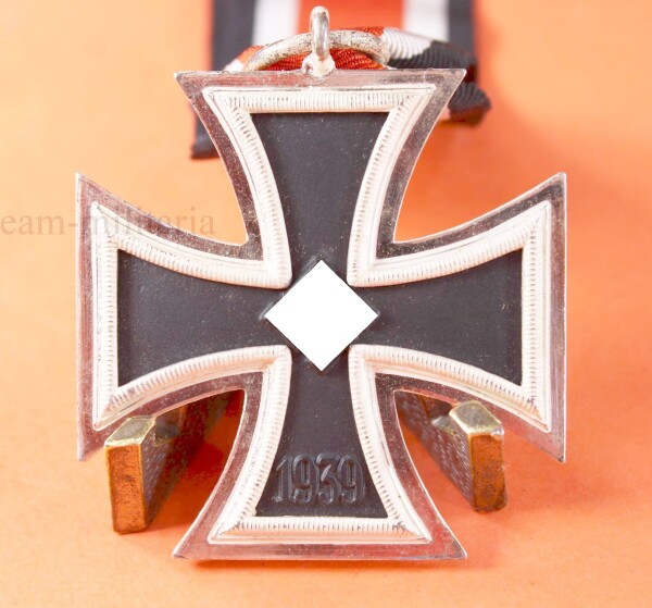 Eisernes Kreuz 2.Klasse 1939 (100) mit Band - STONE MINT CONDITION