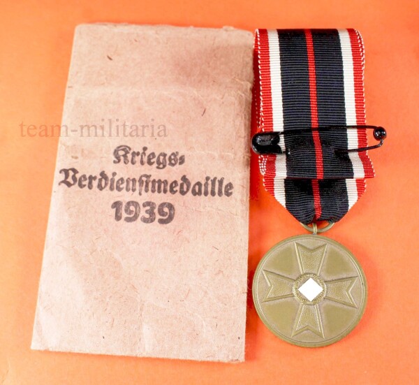 Medaille zum Kriegsverdienstkreuz in Verleihungstüte (Frank & Reif)