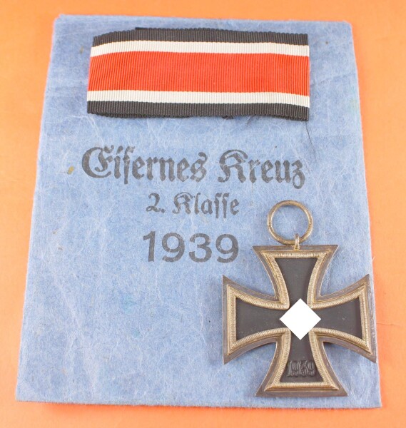 Eisernes Kreuz 2.Klasse 1939 (132) am Band mit Tüte - SELTEN